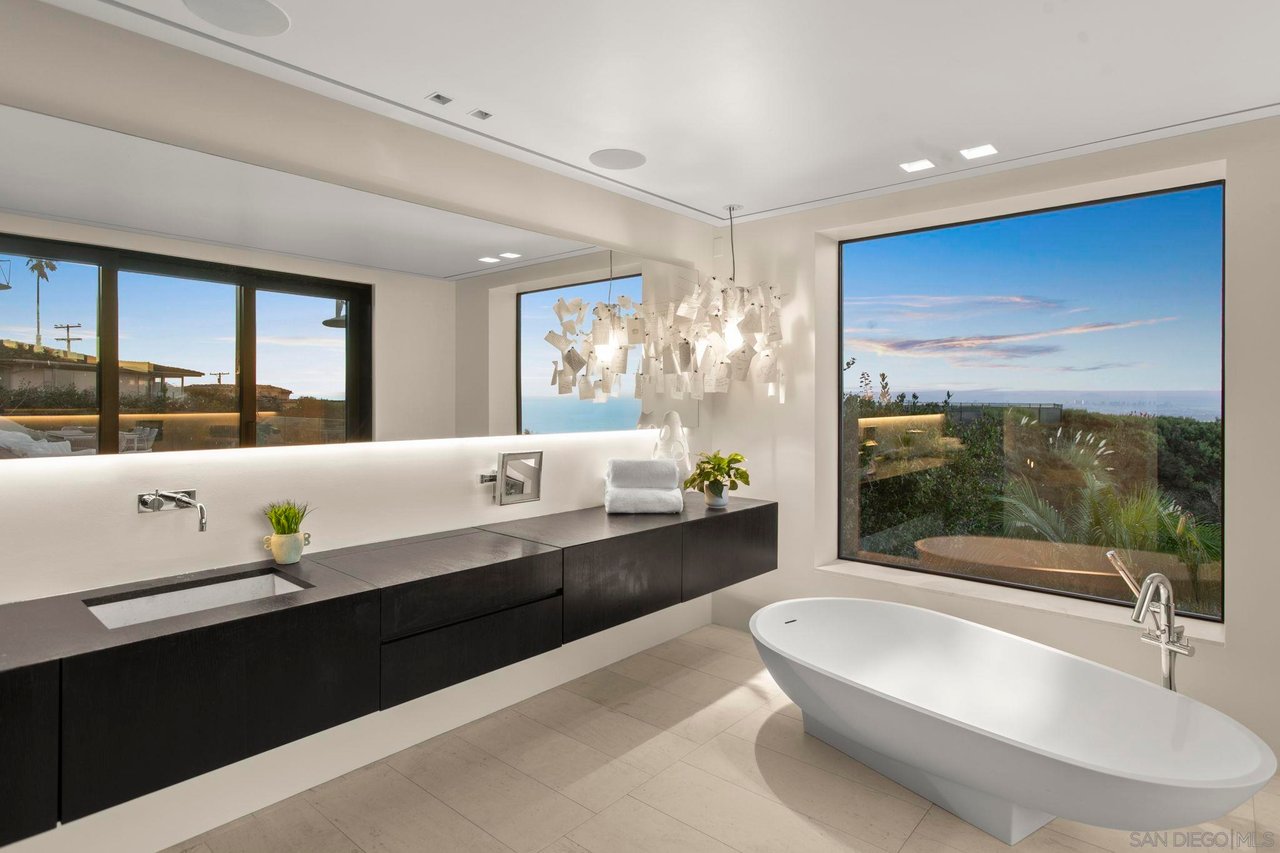 5811 Box Canyon Rd. La Jolla, CA