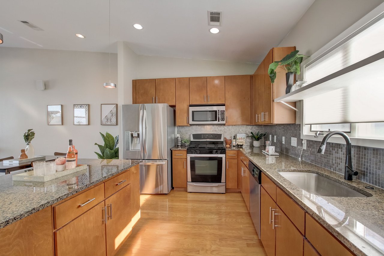 SAGE -Great location on South Lamar! 