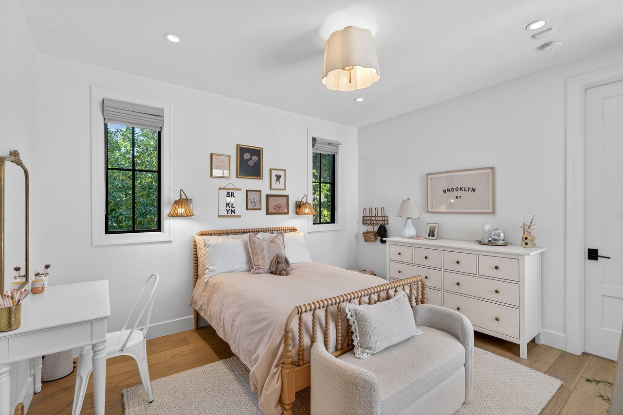 5217 E CALLE REDONDA