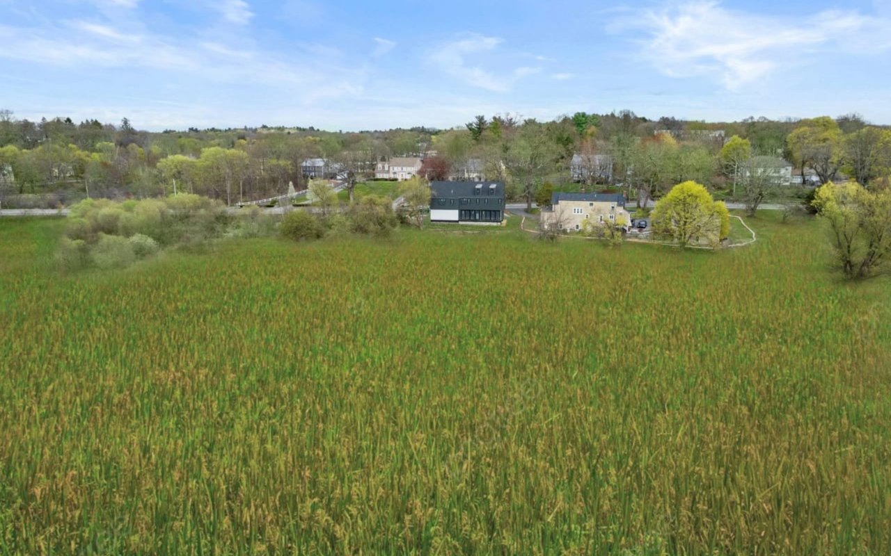 607 Waltham - $1,995,000