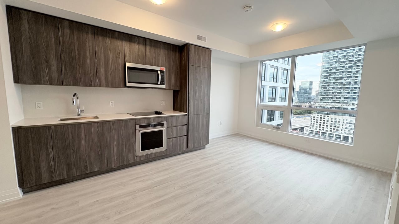 15 Richardson Street Unit: 1812