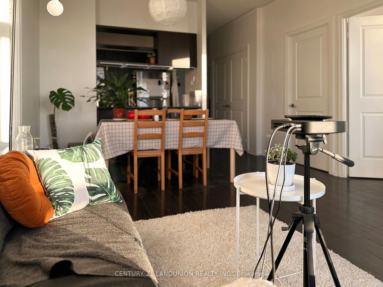 COZY PENTHOUSE LIVING