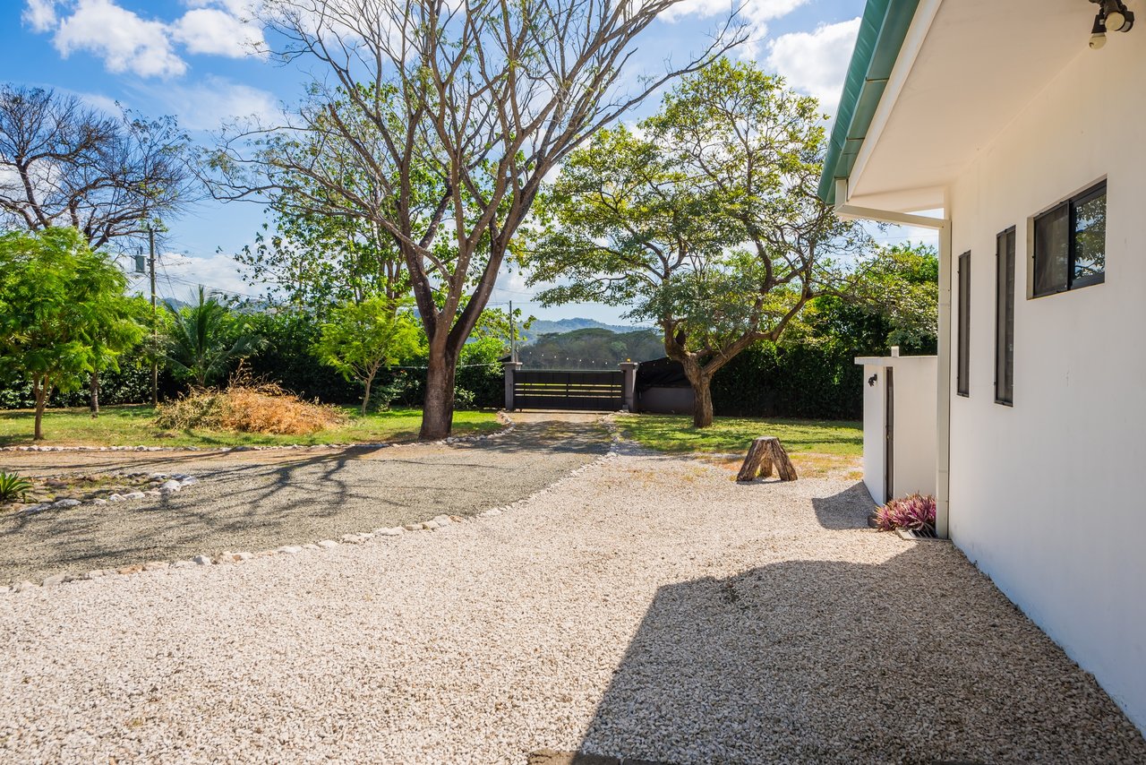 V-Stella Ju | House with Pool and Mixed-Use Land for Sale Near Finca Panamá, Costa Rica