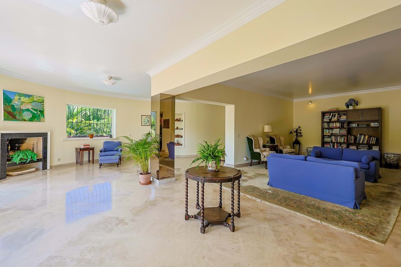 Exclusive Family Villa with Expansive Gardens Near Sintra’s UNESCO Heritage Centre