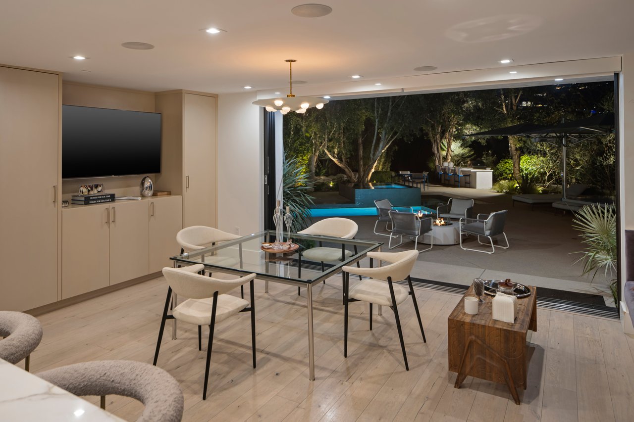 8080 Laurel View Dr, Los Angeles