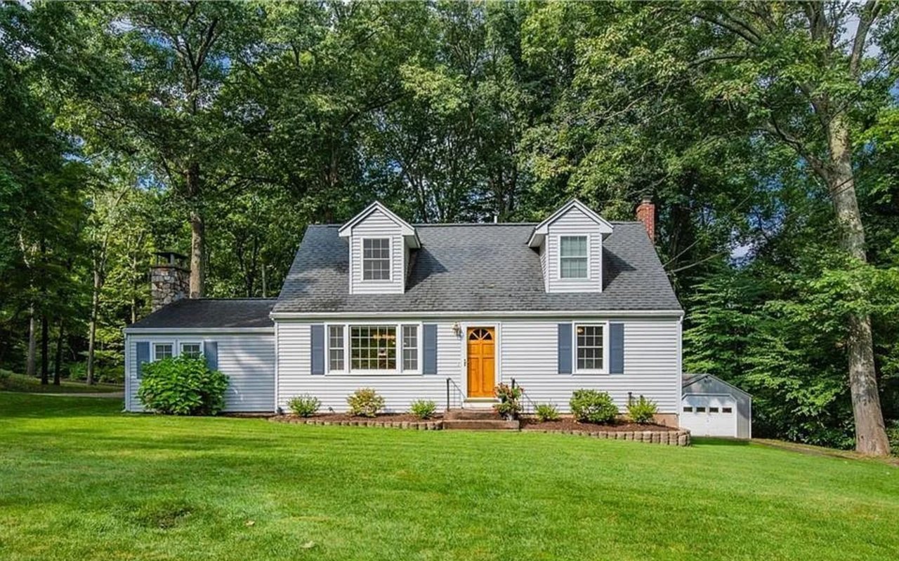 2 Laurel Rd
