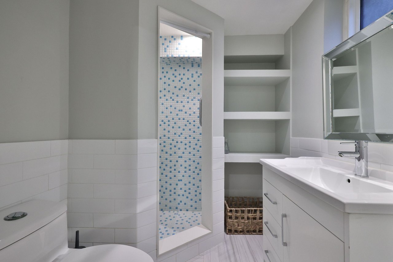 1439 Larchview Trail