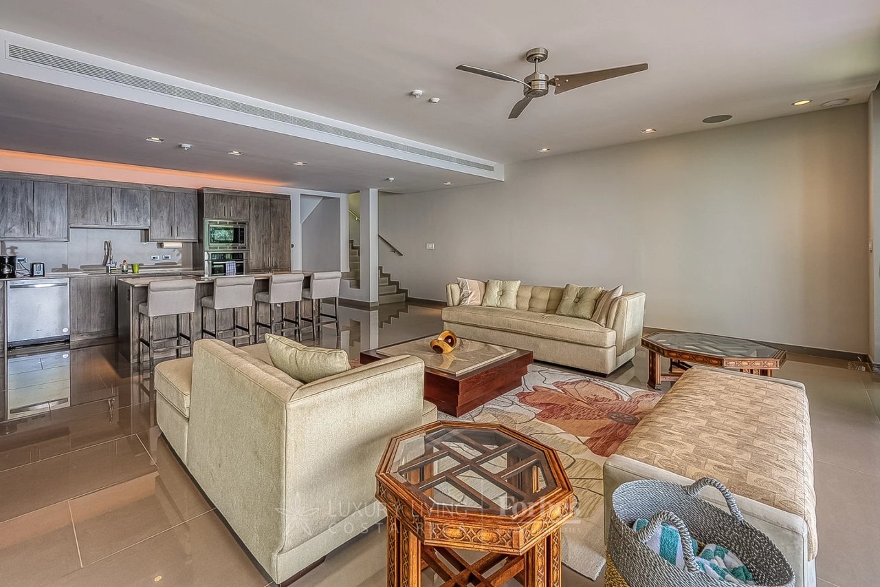 6575 - Dominical Contemporary Mansion