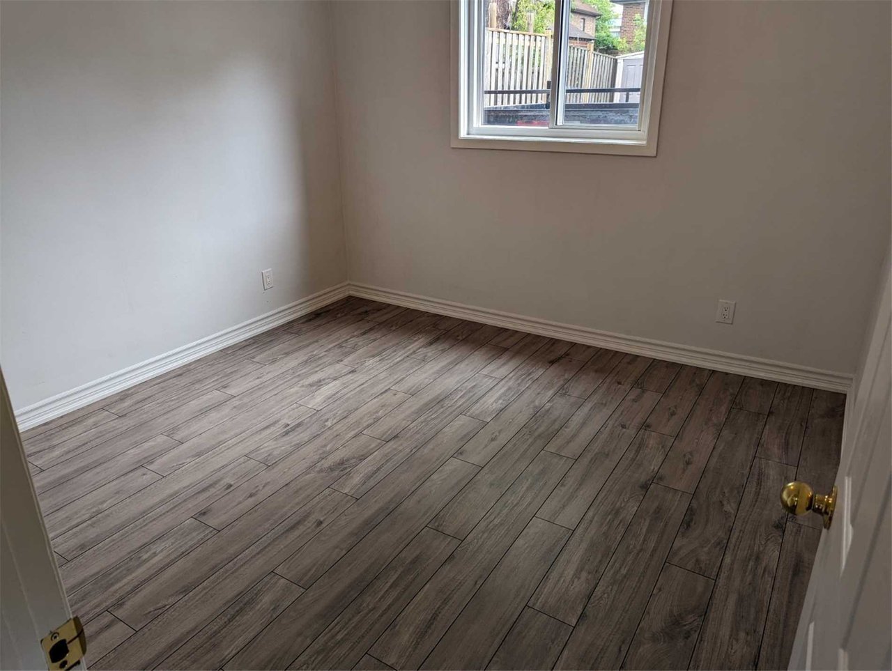 61 Mississauga Rd N 1