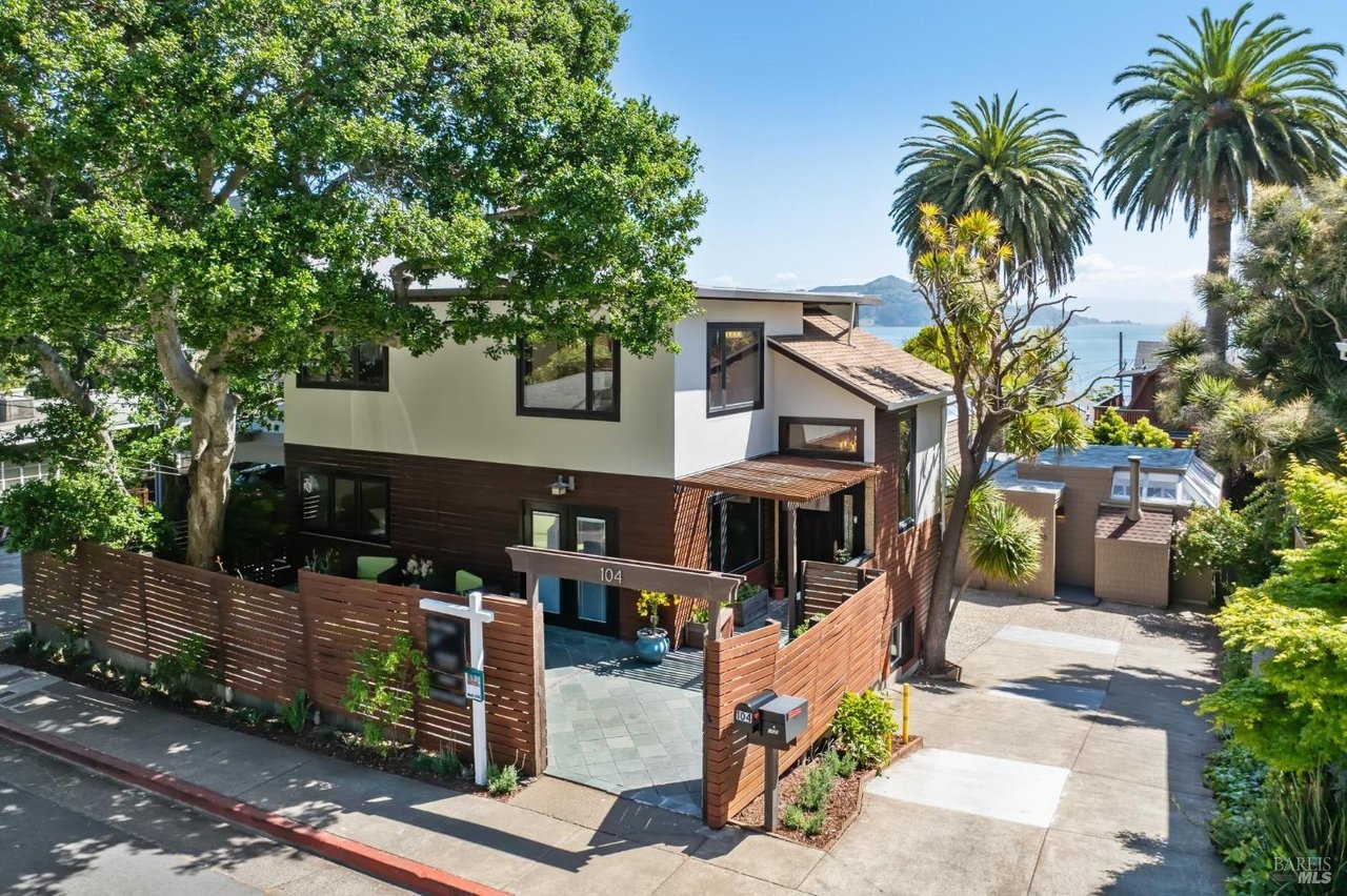 104 4th St