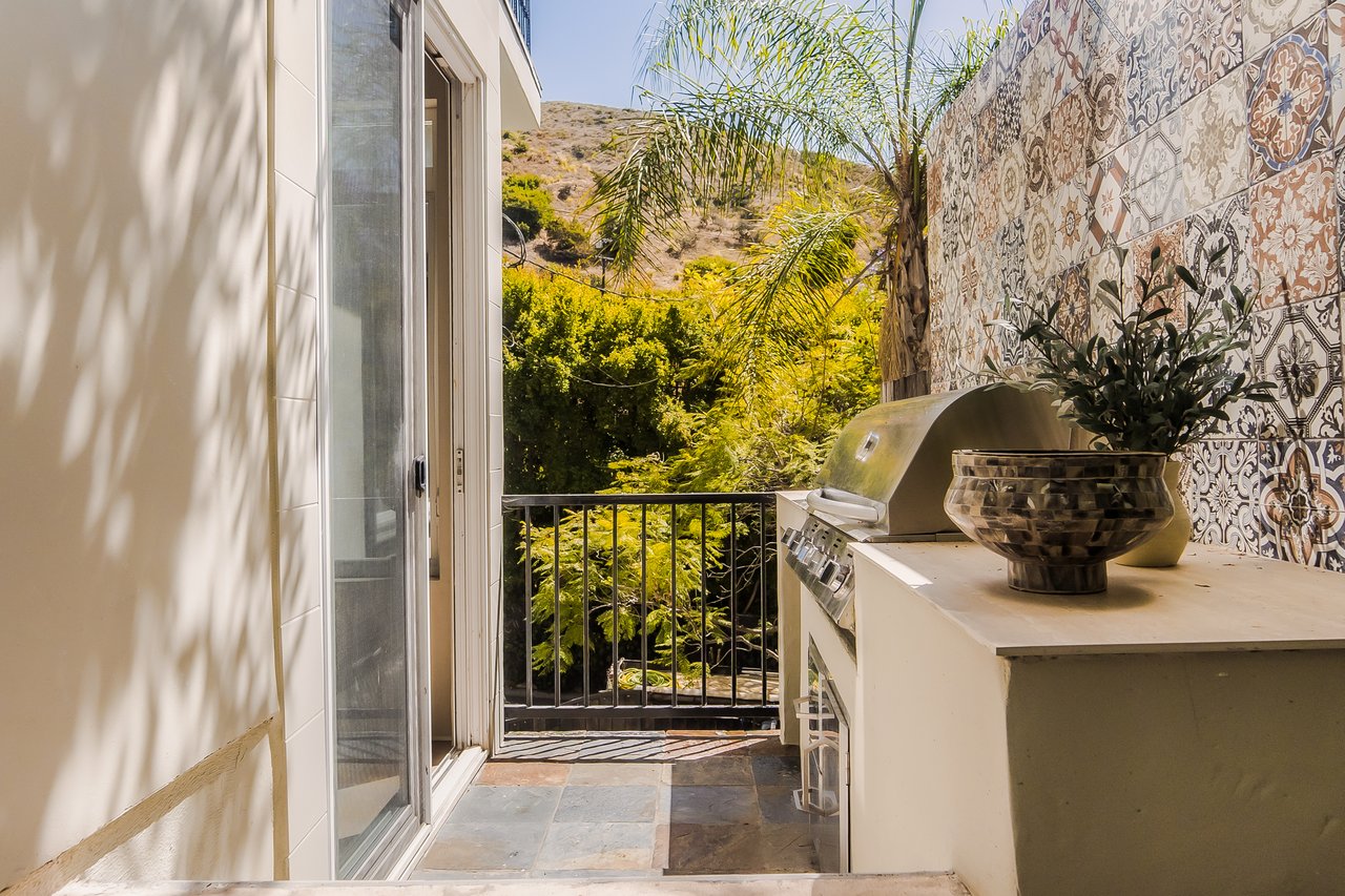 1969 Curson Pl, Hollywood Hills 