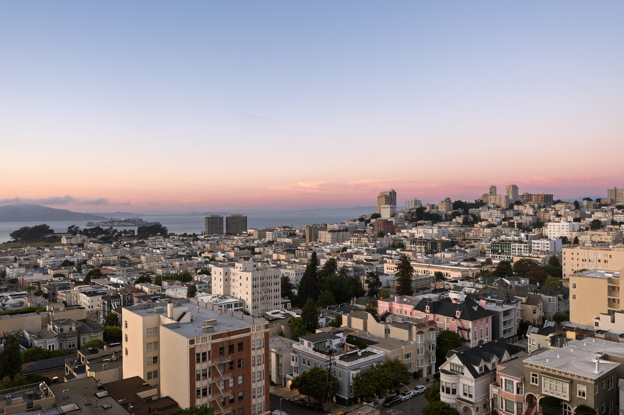Majestic Pacific Heights View Apartment