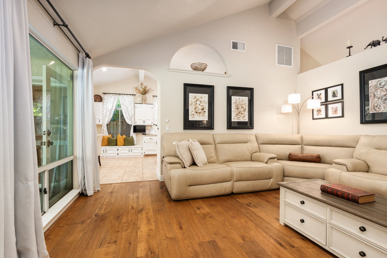 841 E Country View Circle