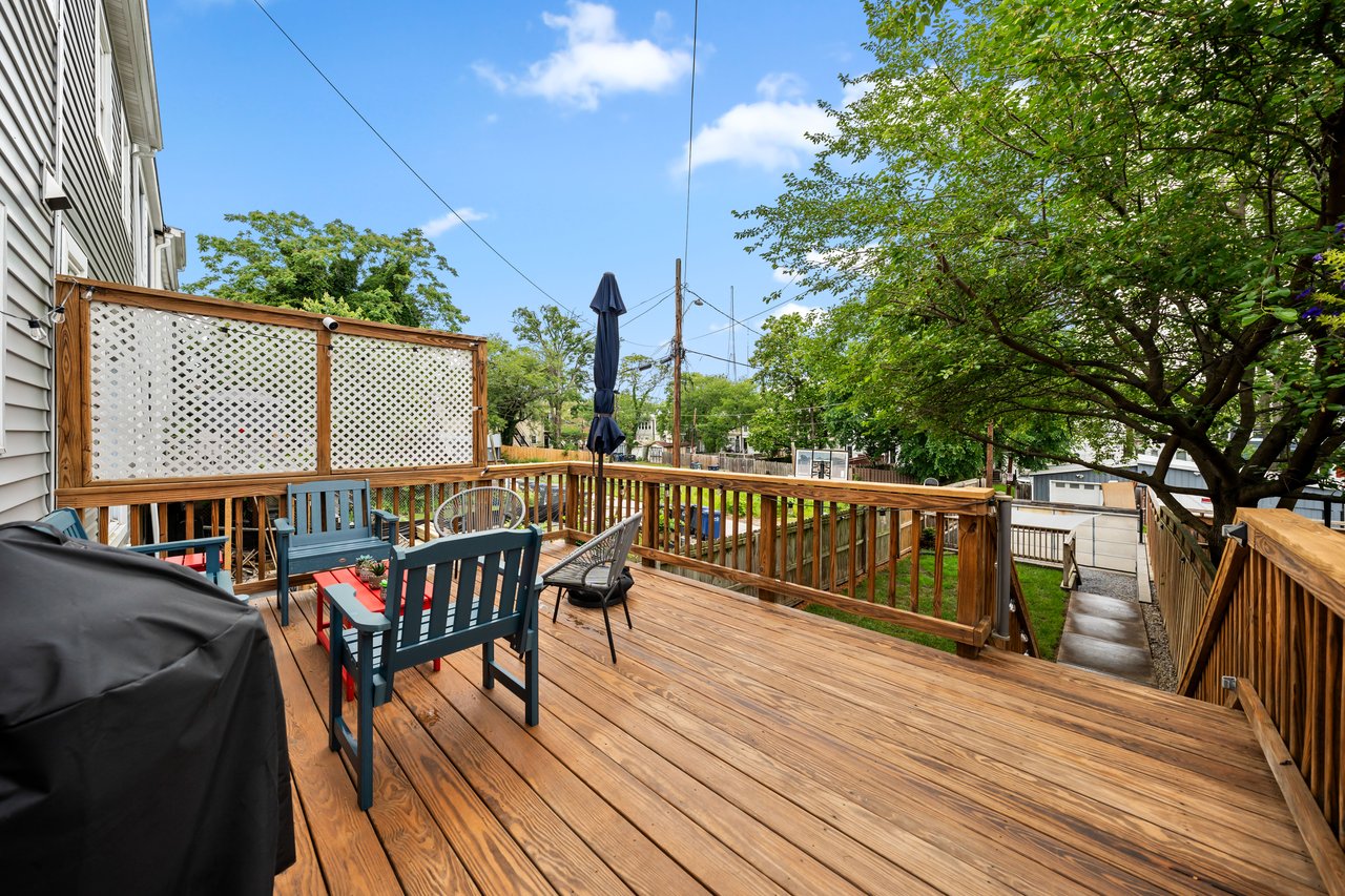 613 Longfellow St NW