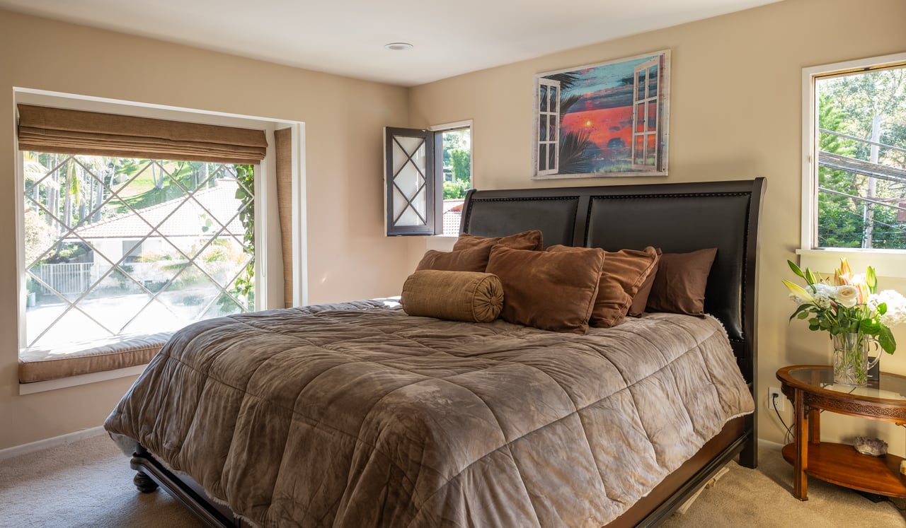 9415 Cherokee Ln, Beverly Hills