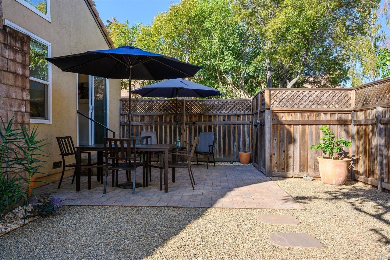 Turn-key, Well-Maintained Corner Unit Townhome With Pool Near Sonoma Plaza