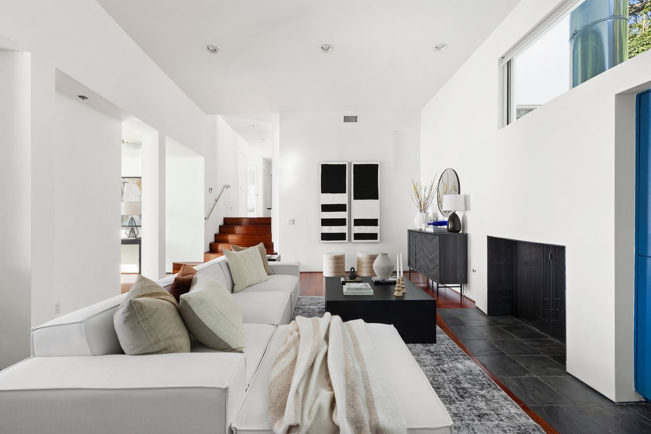 410 N Bundy Dr, Brentwood