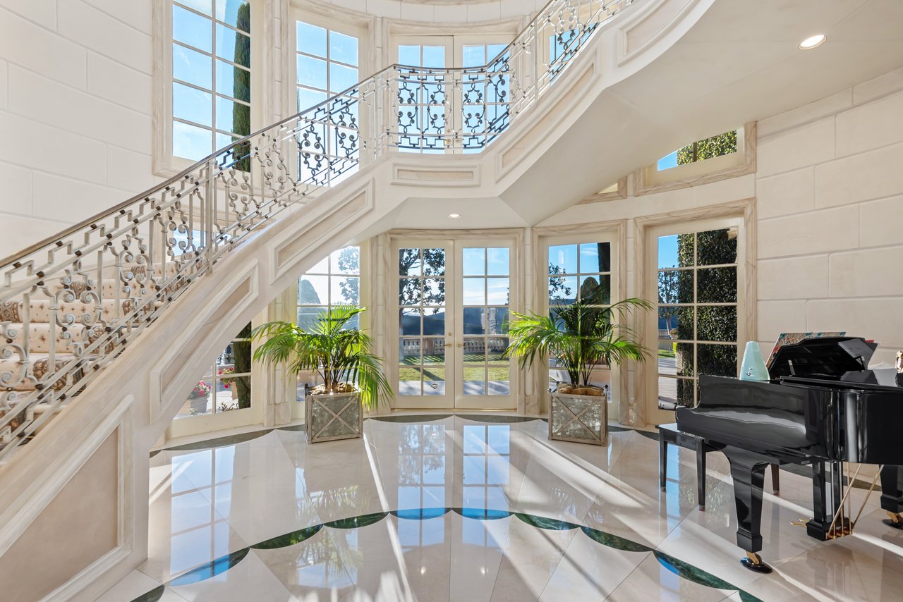 996 Vista Ridge Lane