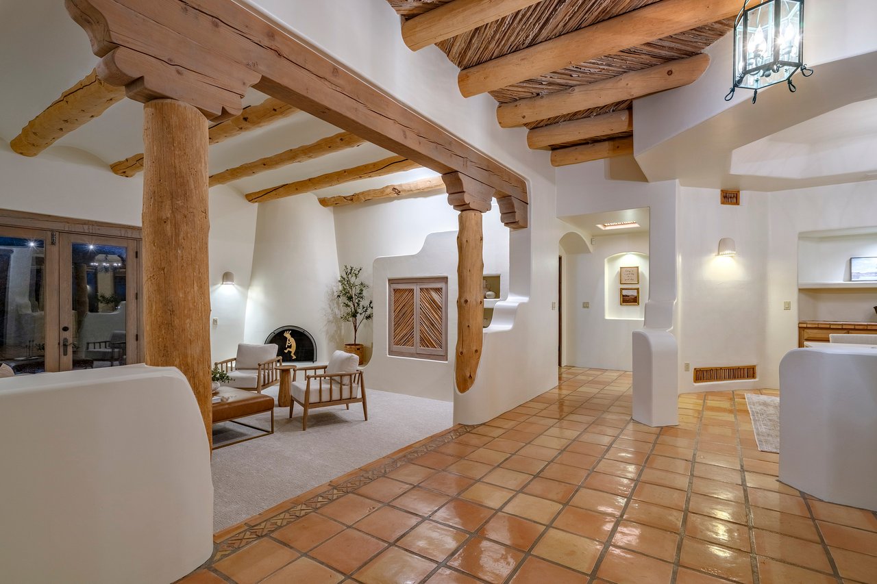 5115 N Corte De Catalonia