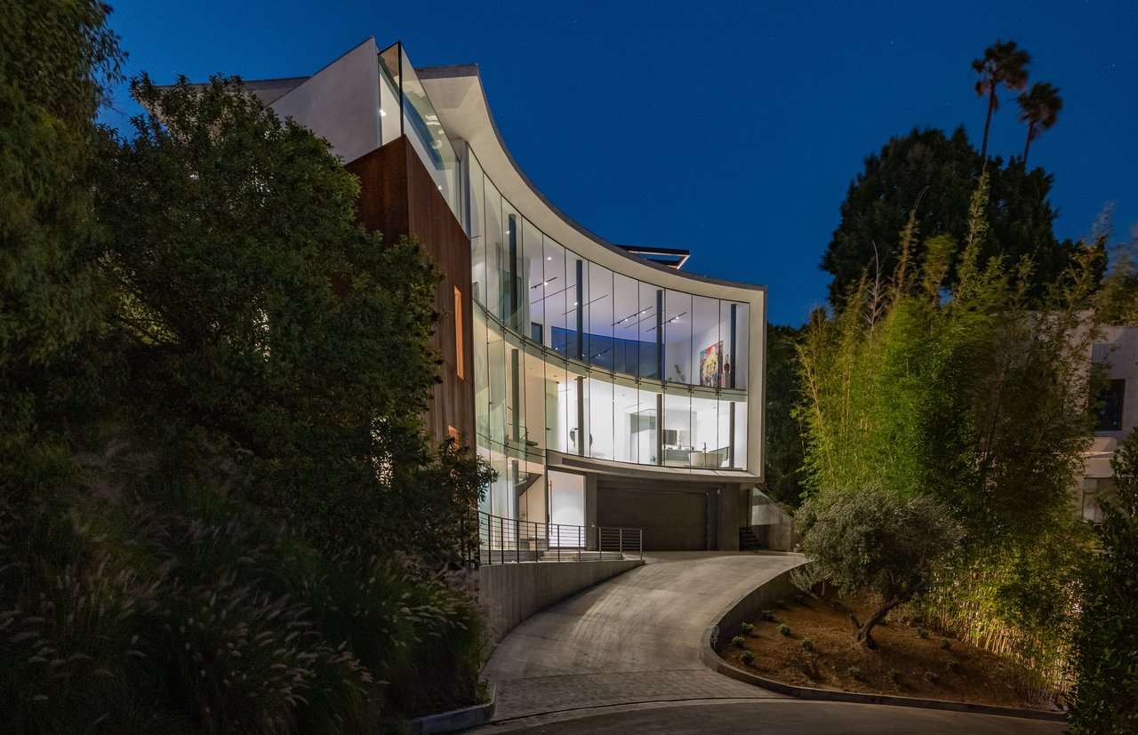 9277 Thrush Way, Sunset Strip