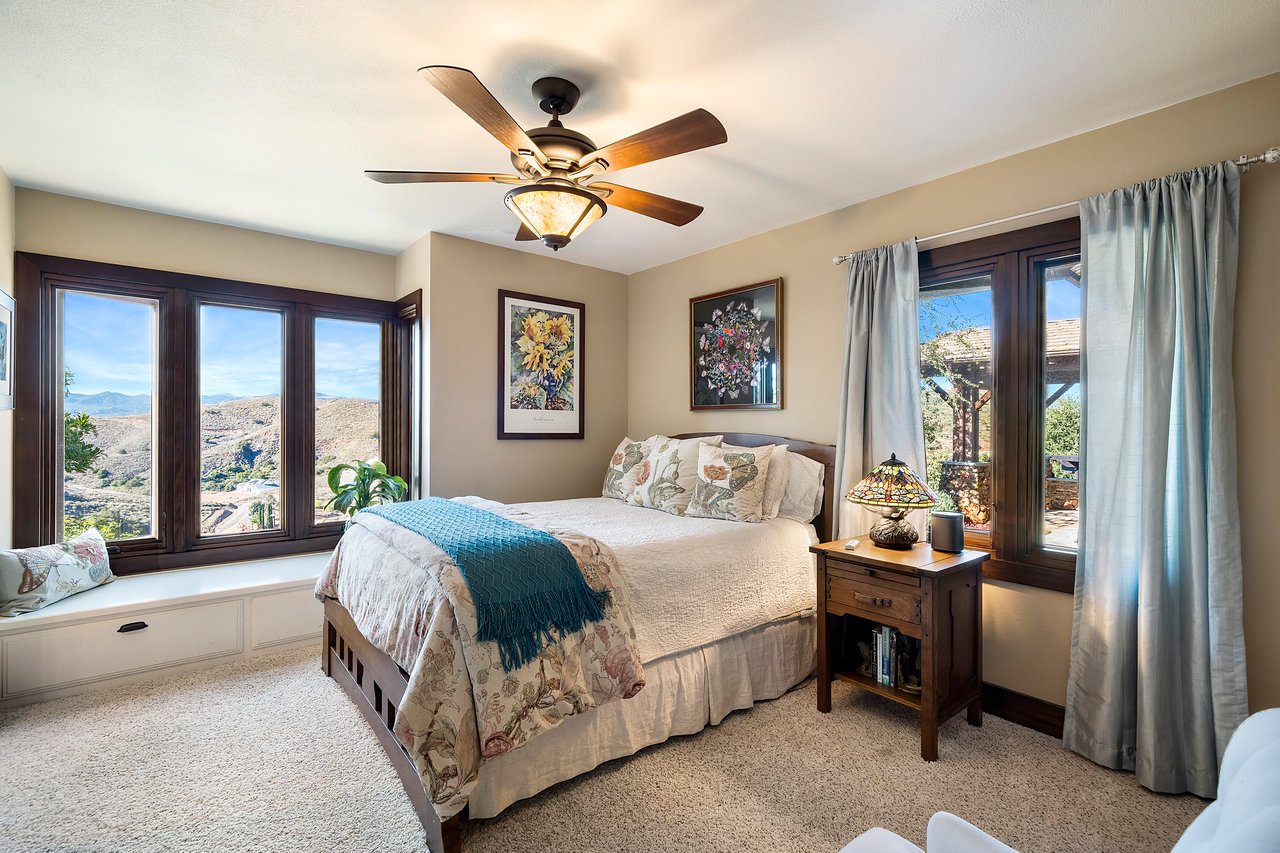 41005 Valle Vista