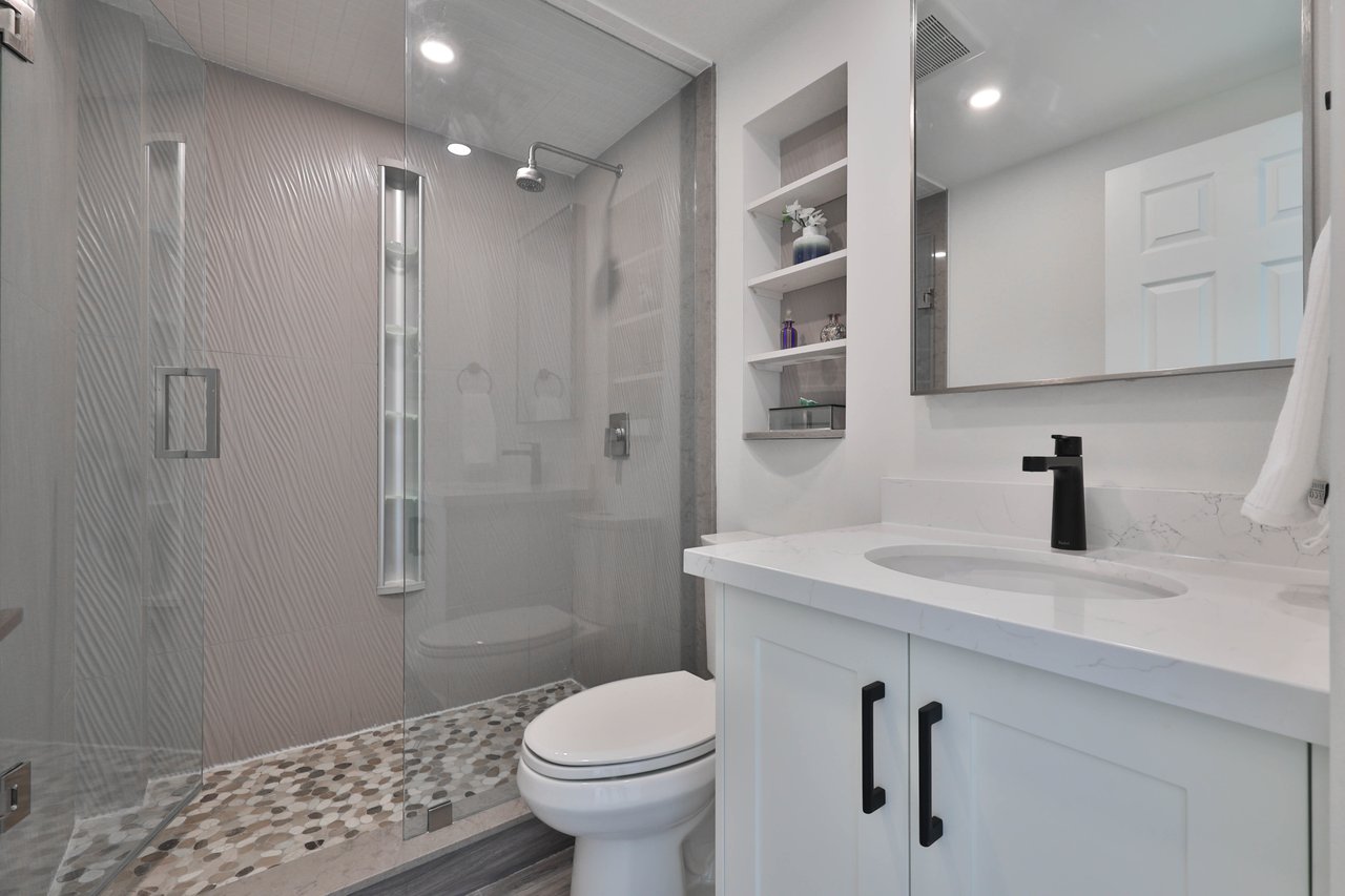 1103-415 Locust Street, Burlington