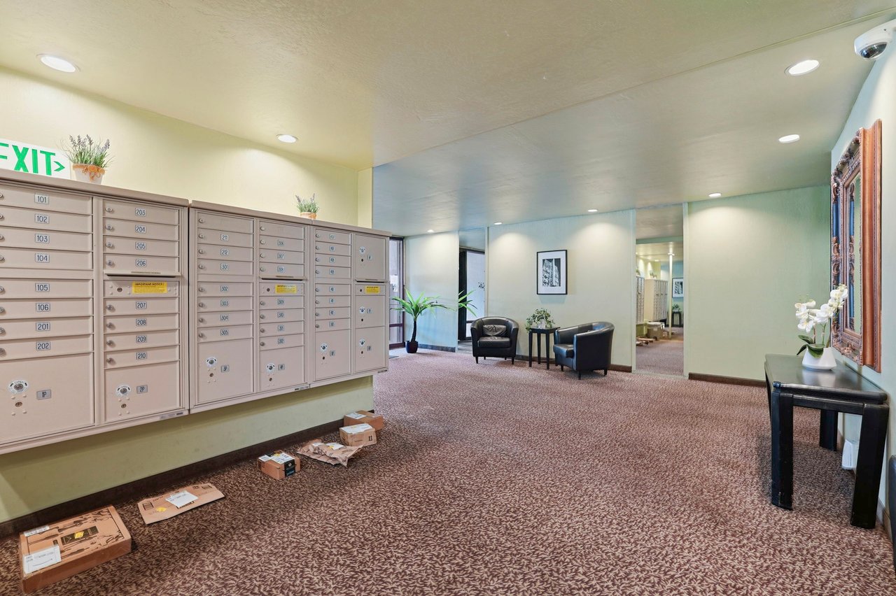 407 Orange St 206