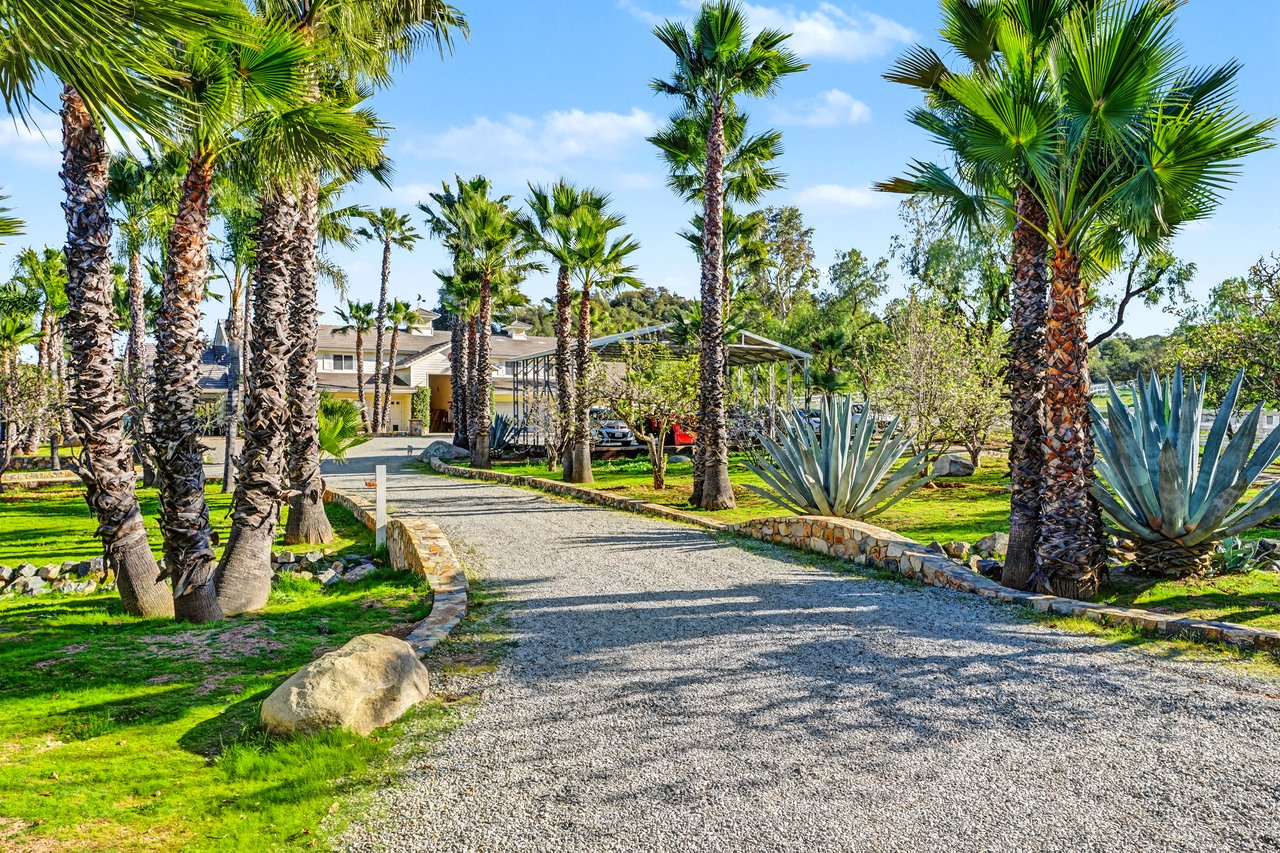 40801 Avenida La Cresta