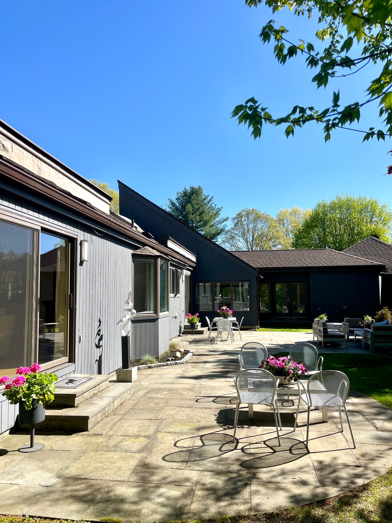 STUNNING CONTEMPORARY IN HARRISON, NY