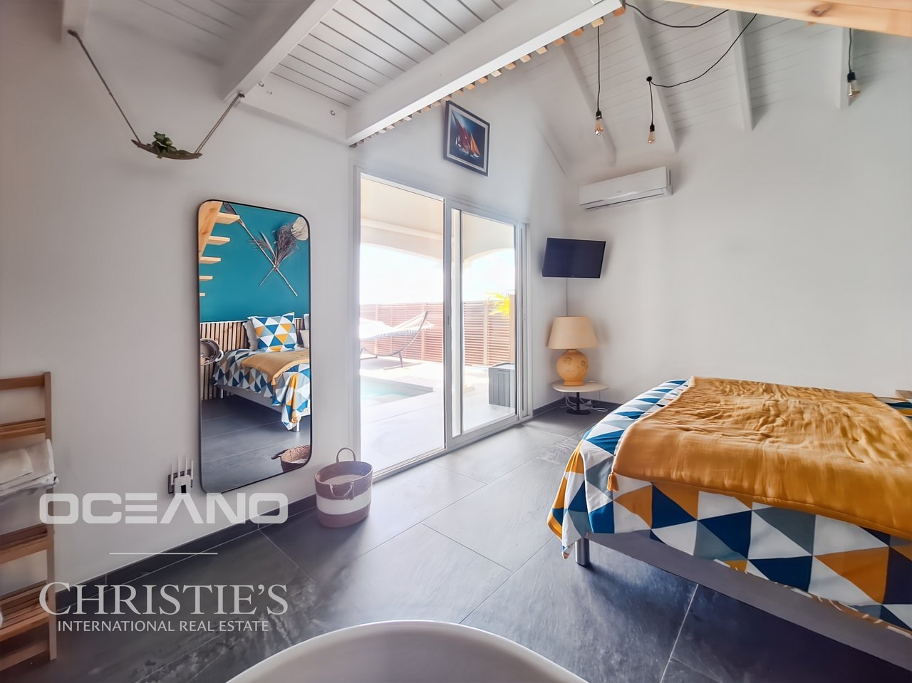 Sea View Villa + 2 Bedroom Apartment – Sought-After Area