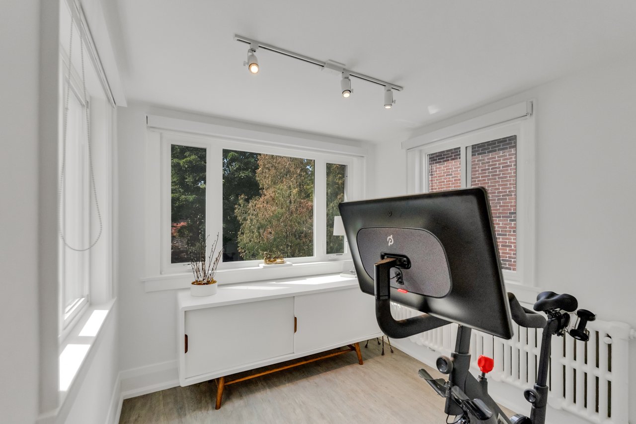 Gorgeous Upgraded Residence