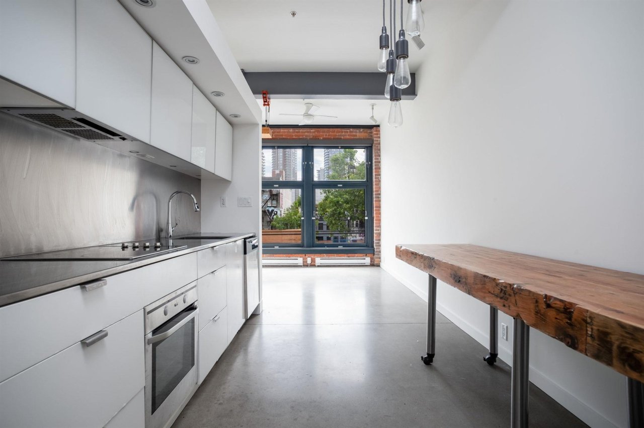53 W Hastings St, #302