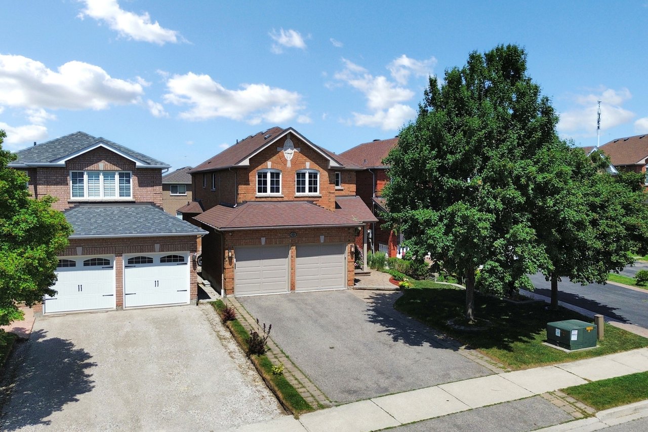 851 Clemens Crescent