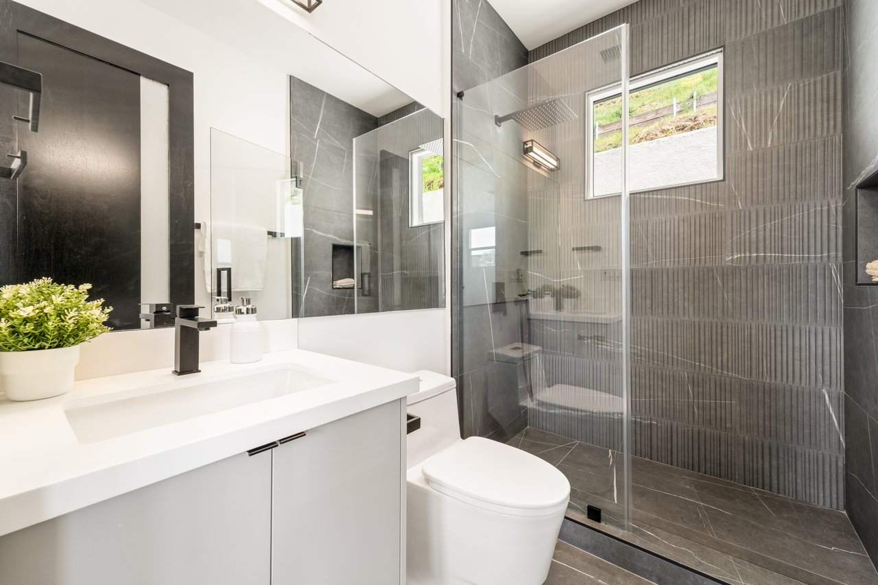 350 Mount Carmel Dr, Glendale 