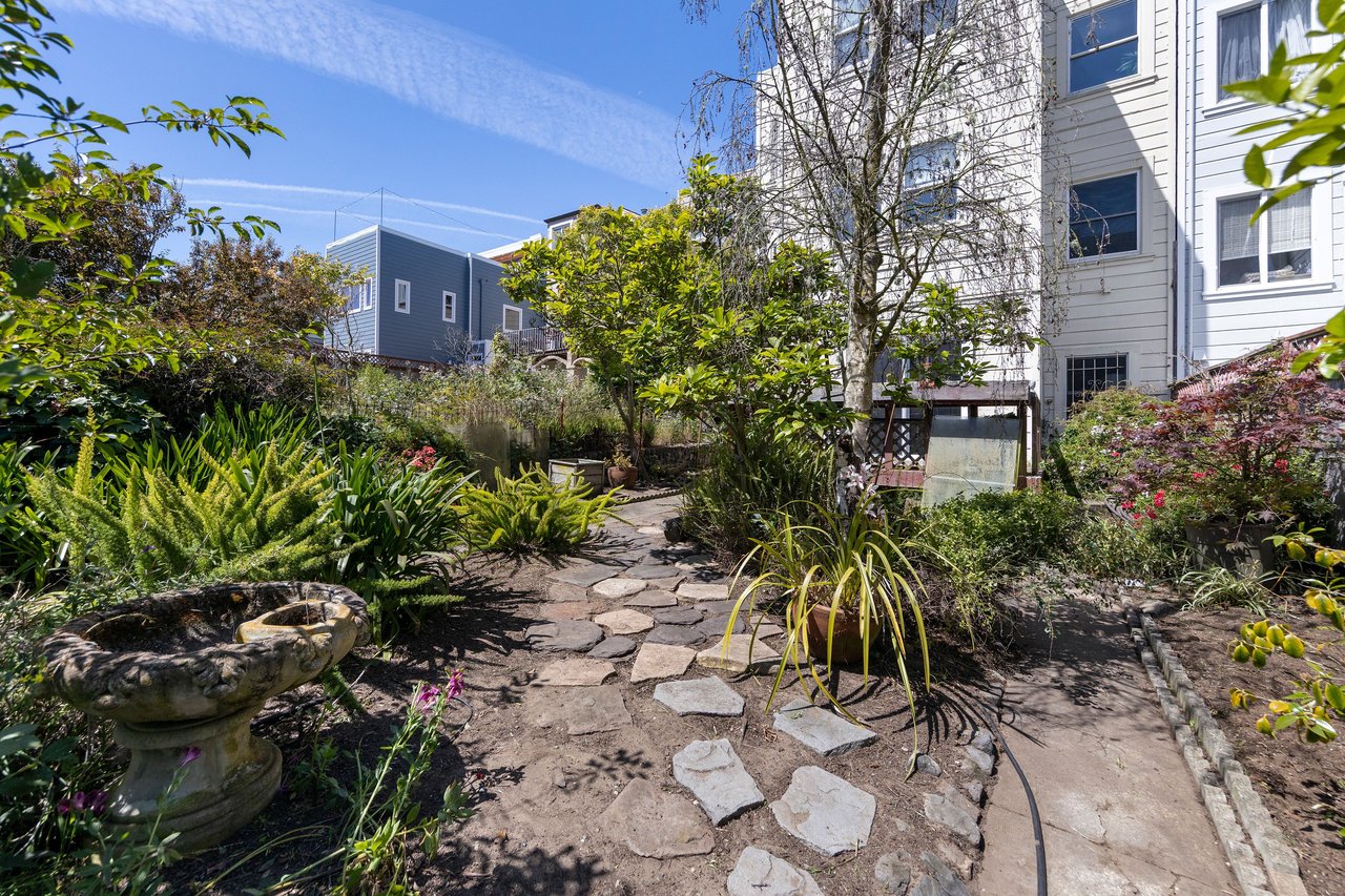 Richmond Duplex with Income Potential