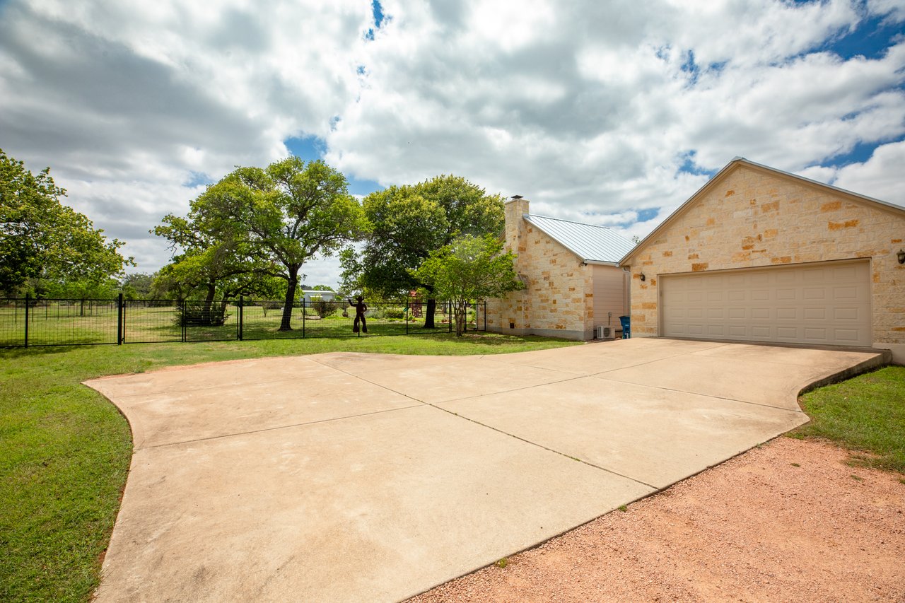 156 Northview Ln, Fredericksburg, TX