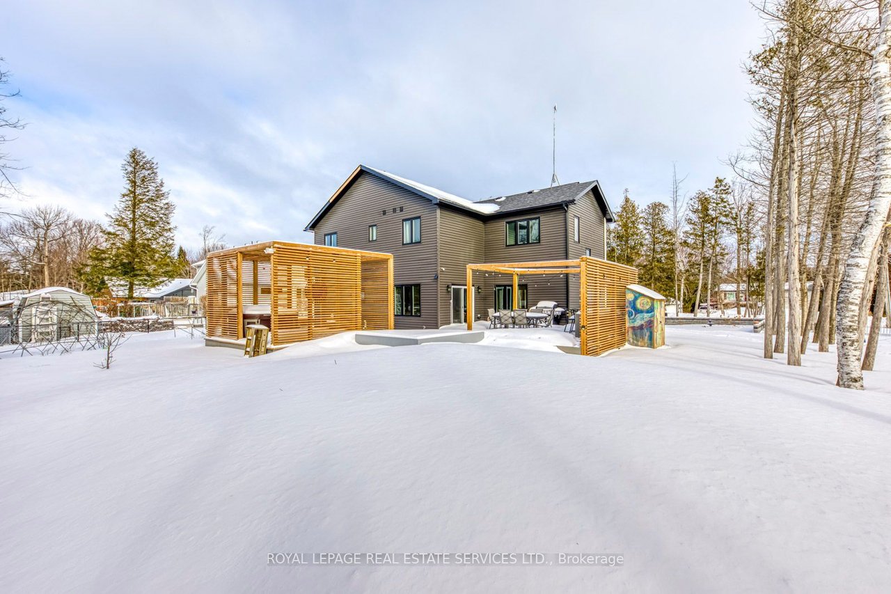 2 Couchiching Cres