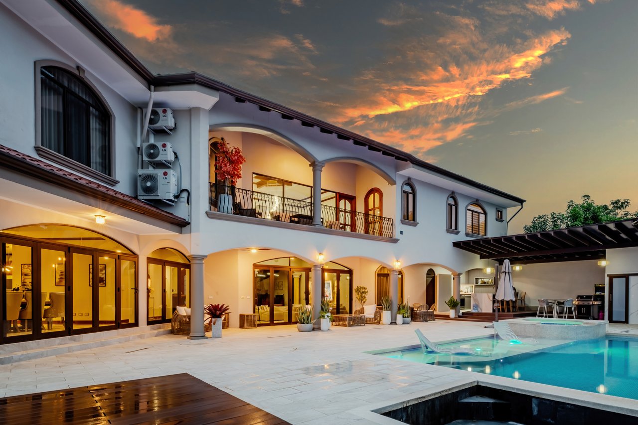 Luxury Home with Pool, Bar Area & Resort-Level Amenities | 5br, 4ba in Perez Zeledon 