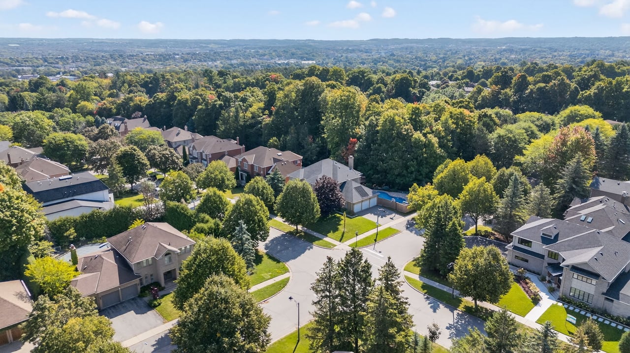 6 Falling Leaf Crt, Aurora