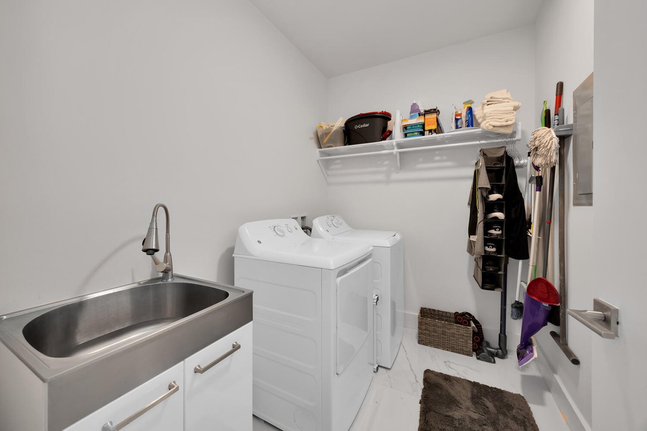 Exceptional Lower Penthouse Corner Unit in The City Beautiful