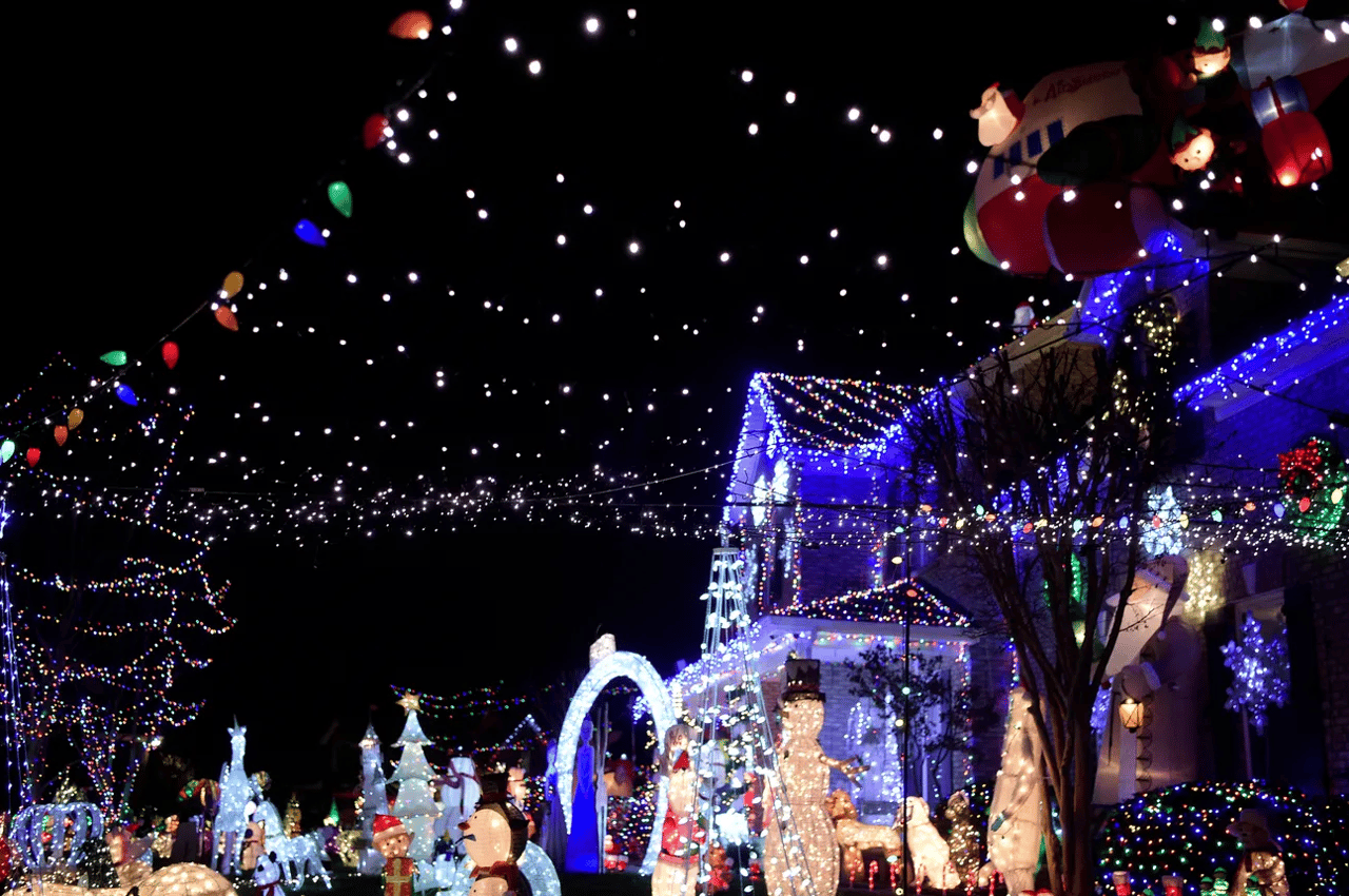 A Holiday Light Extravaganza: Gray Eagle Lane in West Knoxville