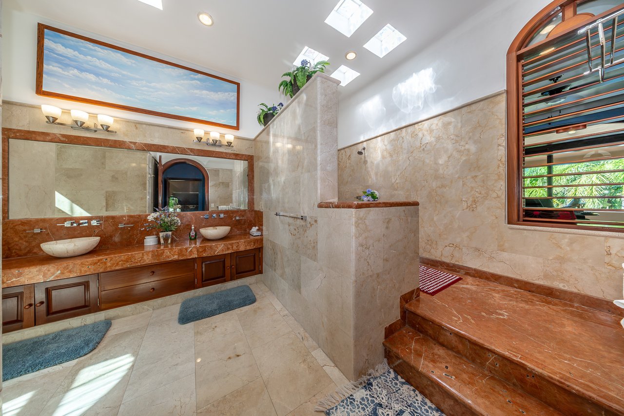 Villa Orquídea Puerto Aventuras | Golf-Front Luxury Estate