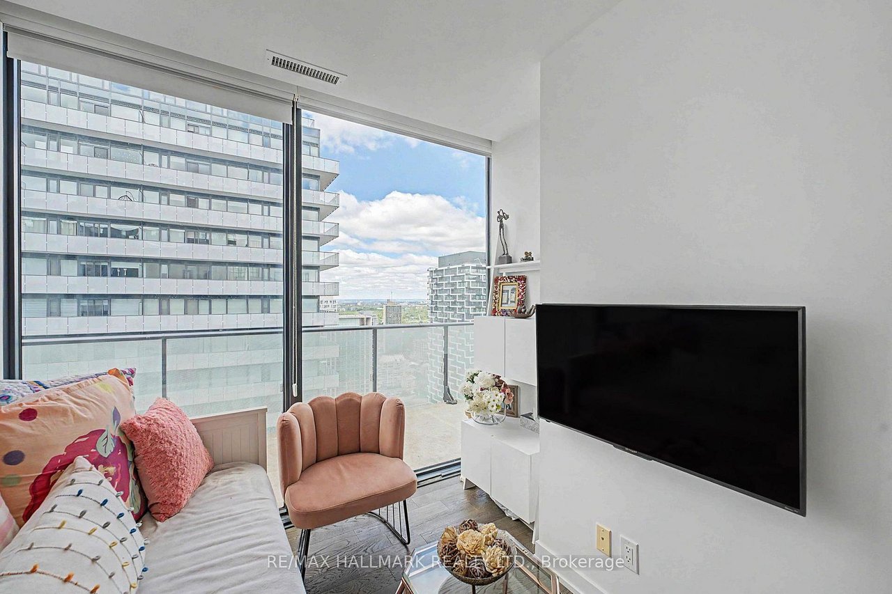PRESTIGE LIVING AT YONGE & EGLINTON