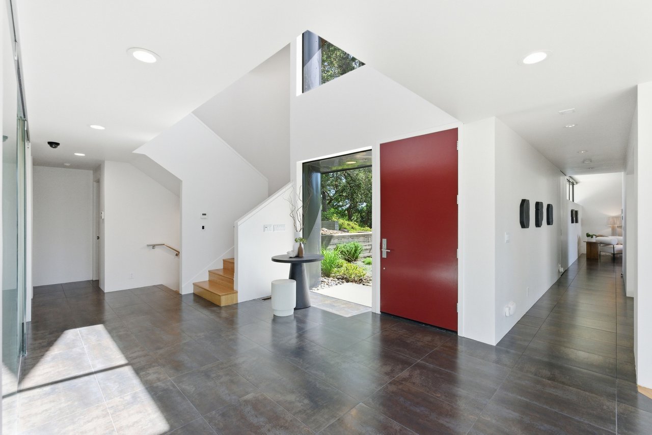 240 Tappan Ln