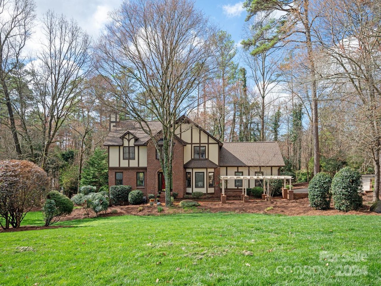 2324 Wedgewood Dr