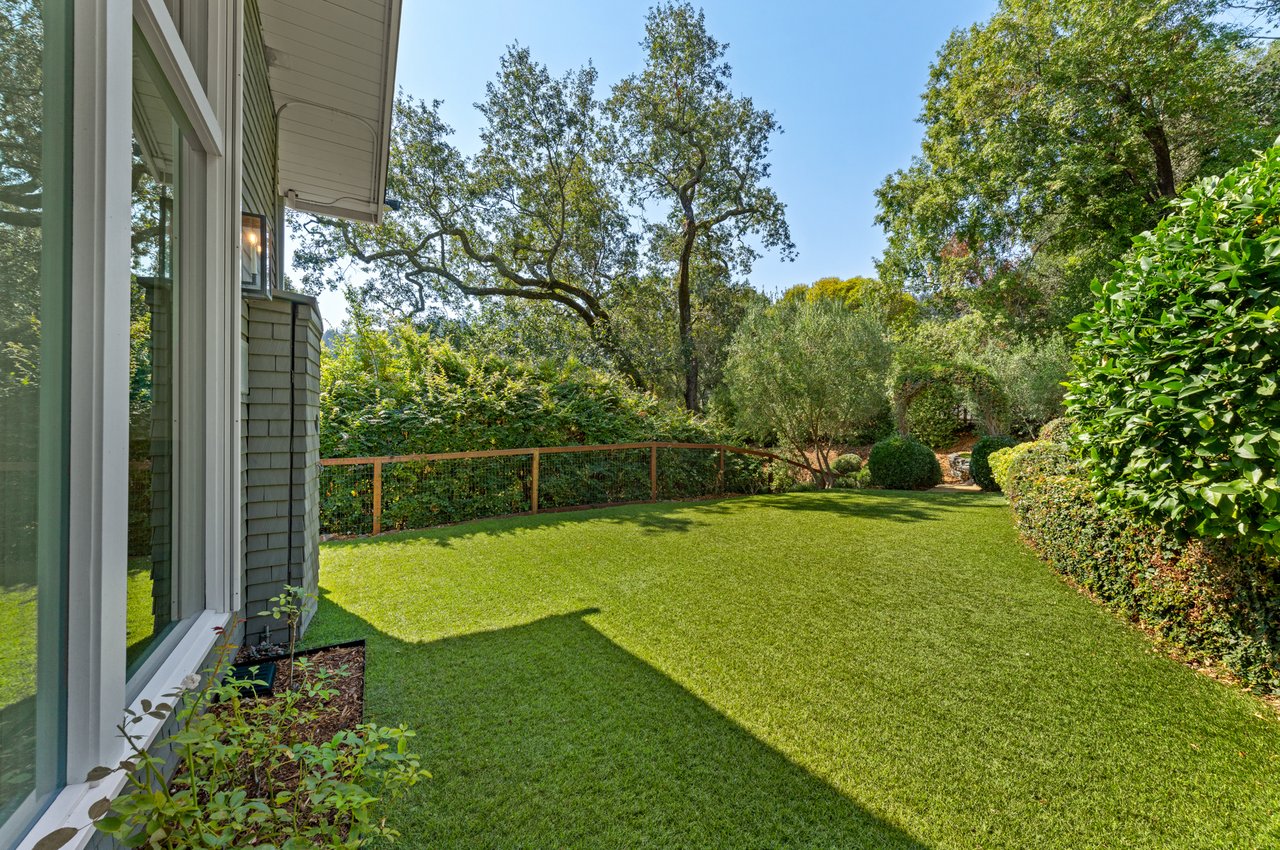 Private, Modern Compound in Premier Ross Location