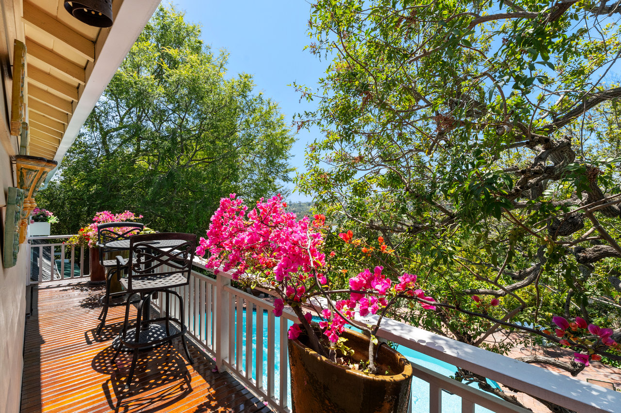 A Slice of Heaven in Lake Hollywood