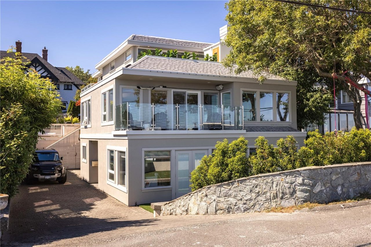 2378 Esplanade
