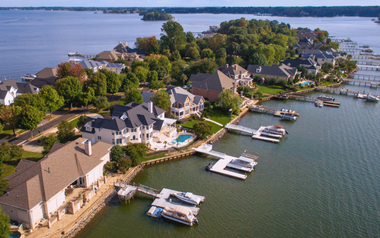 A Luxury Buyer's Guide to Purchasing Waterfront Homes In Lake Norman