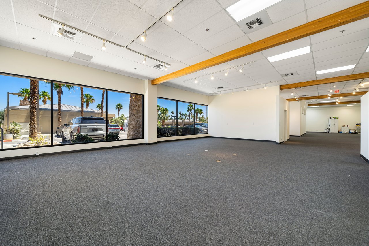 Desert Square - Suite D
